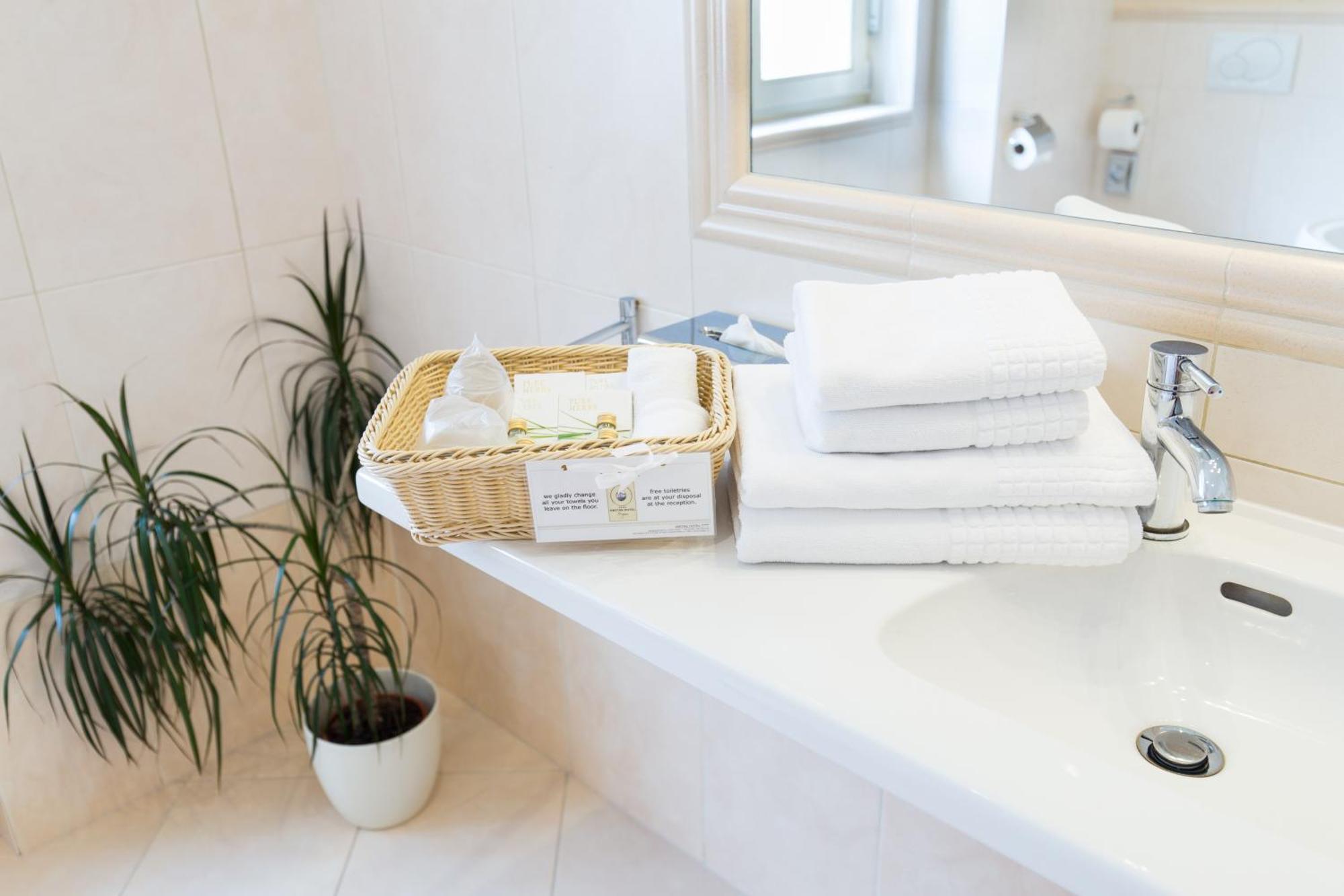 Unitas Hotel Prague Ngoại thất bức ảnh