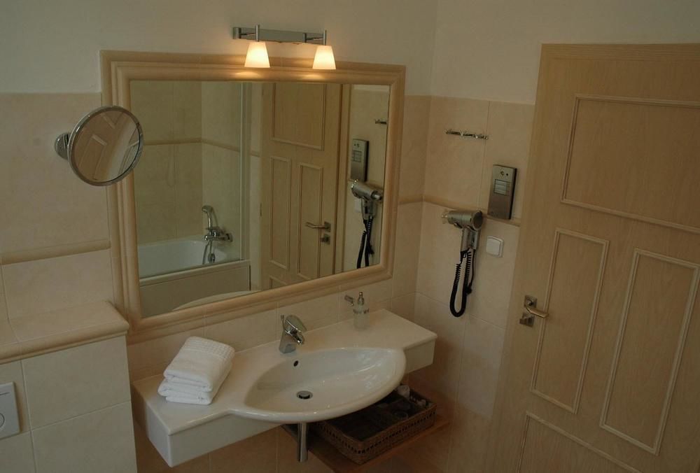 Unitas Hotel Prague Ngoại thất bức ảnh