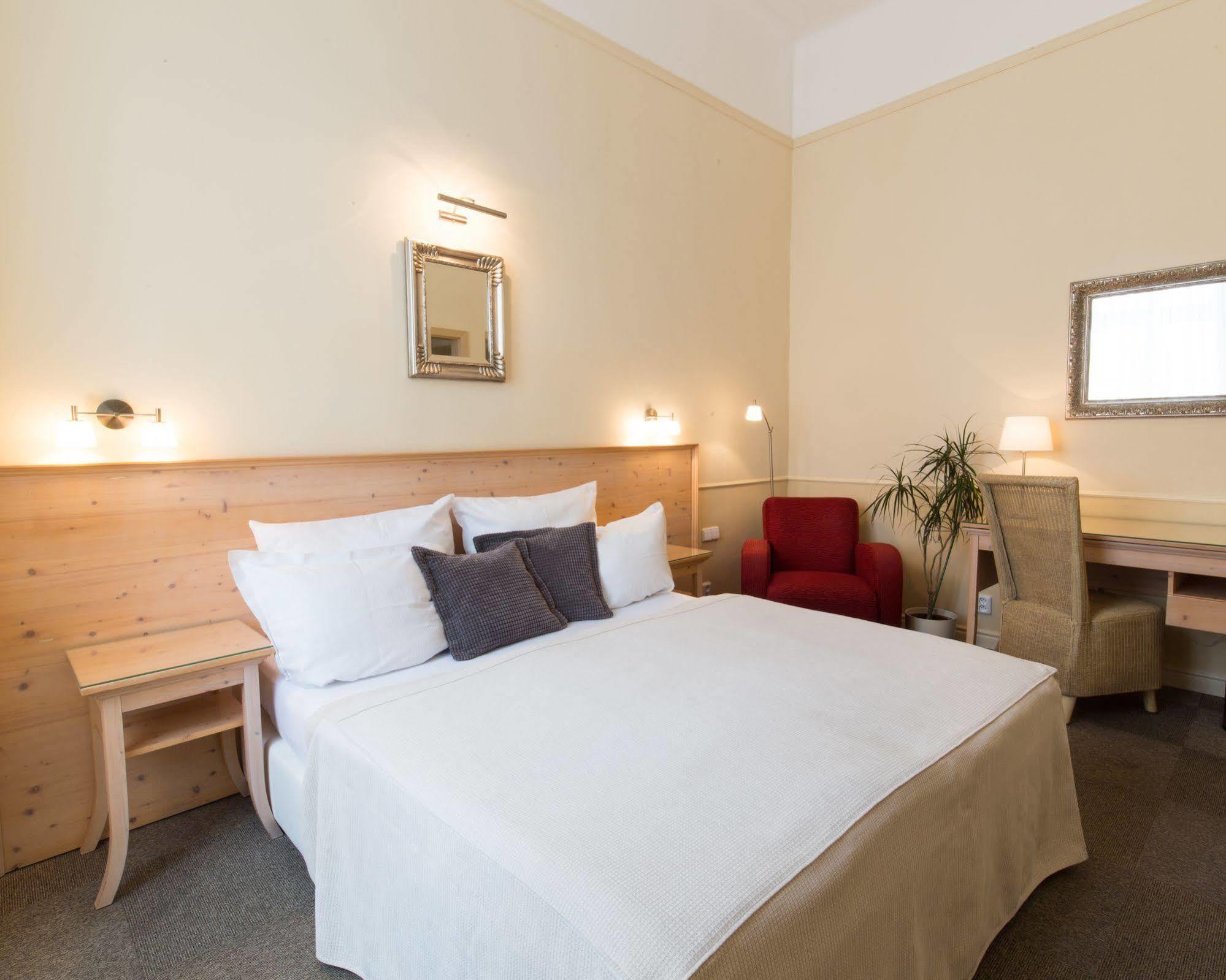 Unitas Hotel Prague Ngoại thất bức ảnh