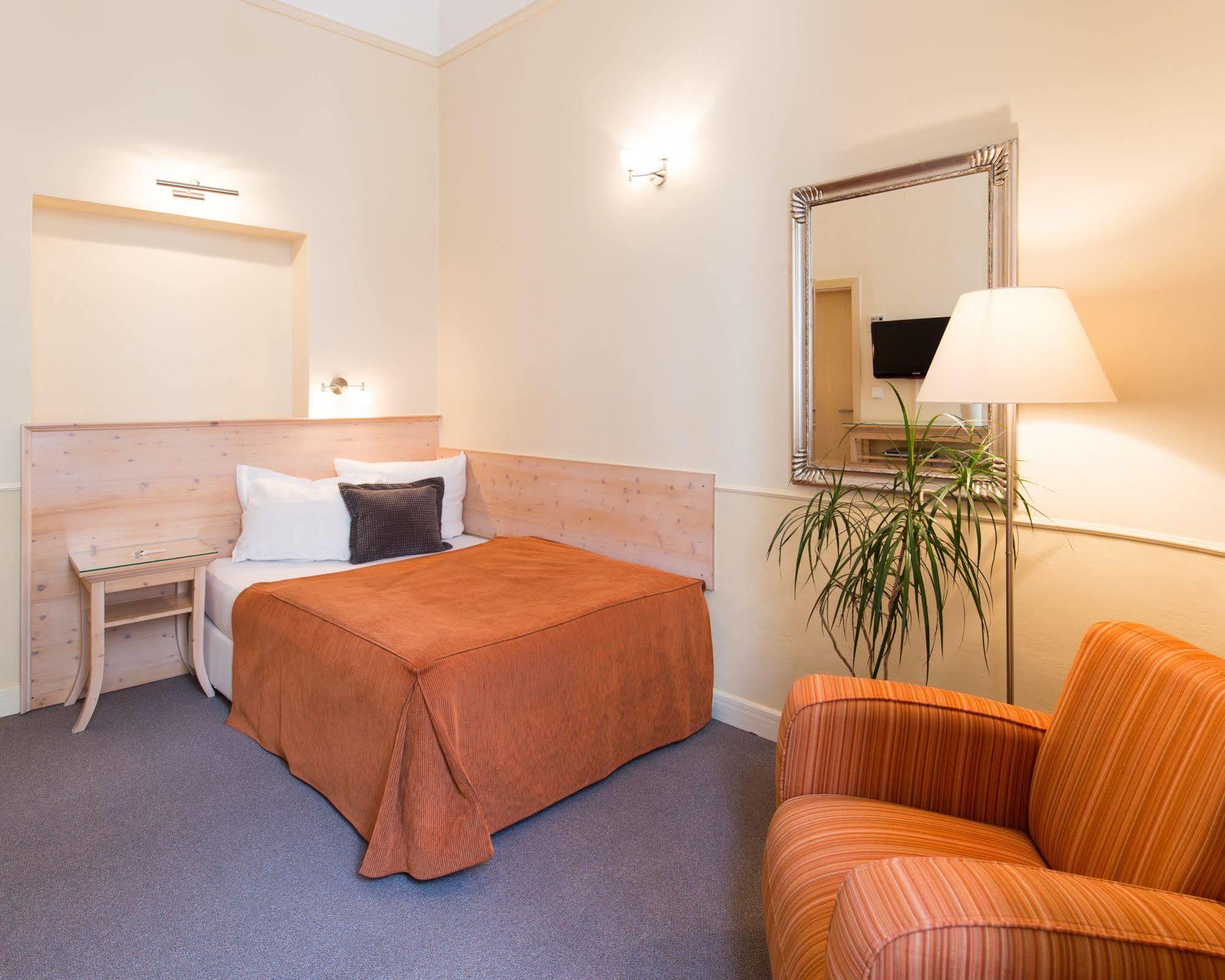 Unitas Hotel Prague Ngoại thất bức ảnh
