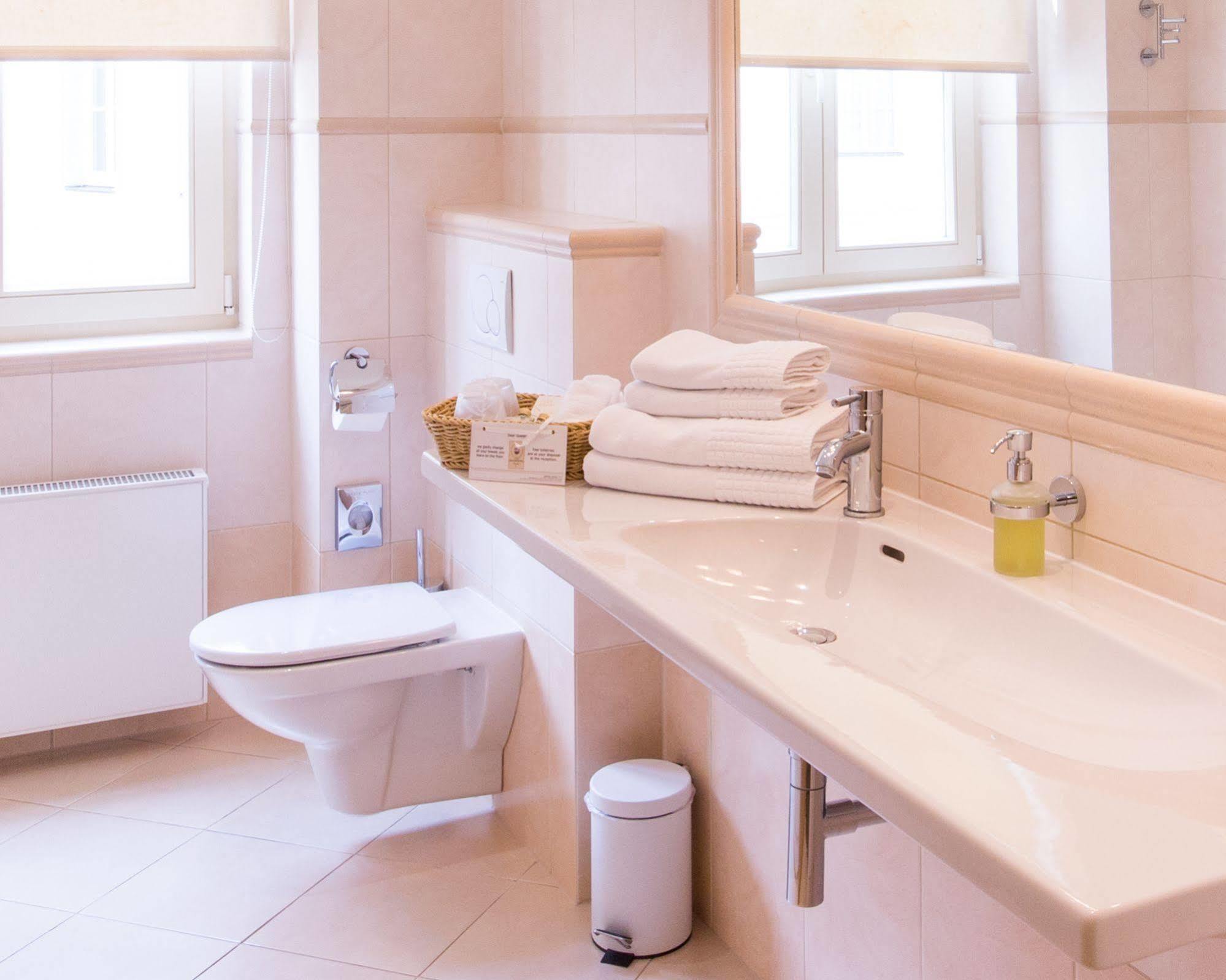 Unitas Hotel Prague Ngoại thất bức ảnh