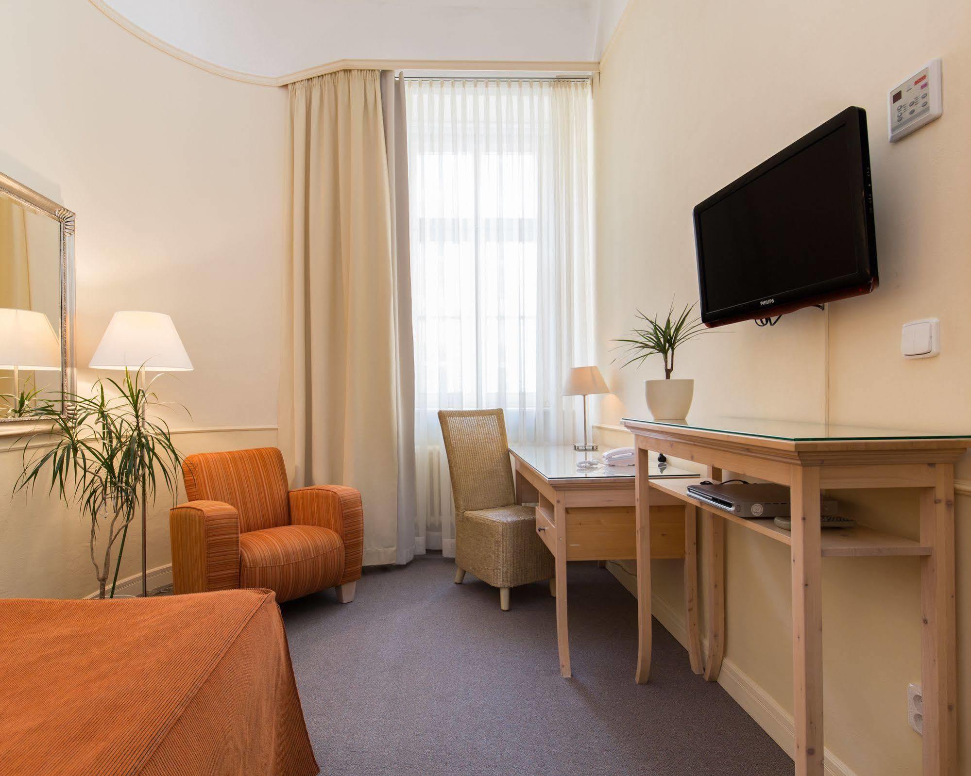 Unitas Hotel Prague Ngoại thất bức ảnh