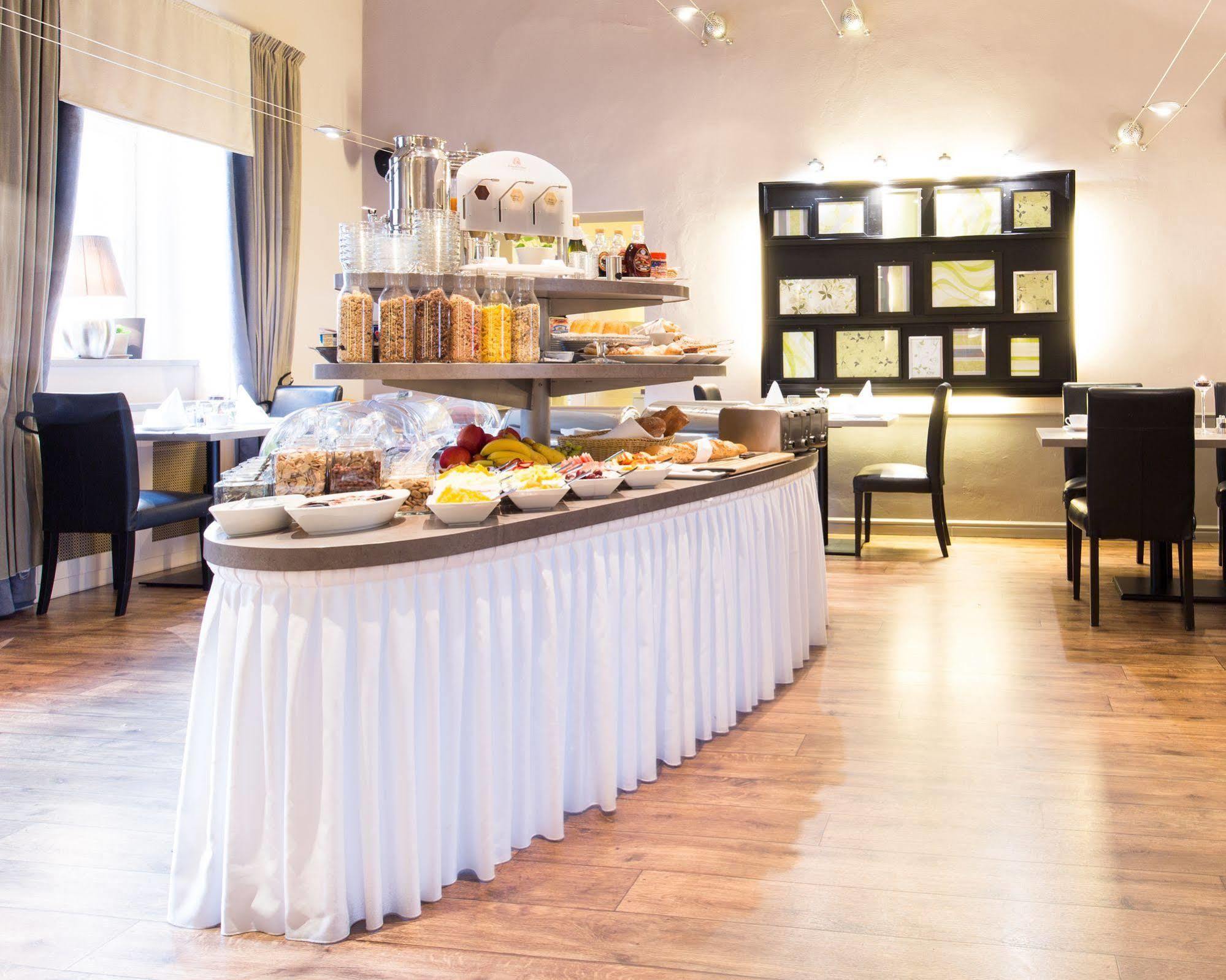 Unitas Hotel Prague Ngoại thất bức ảnh