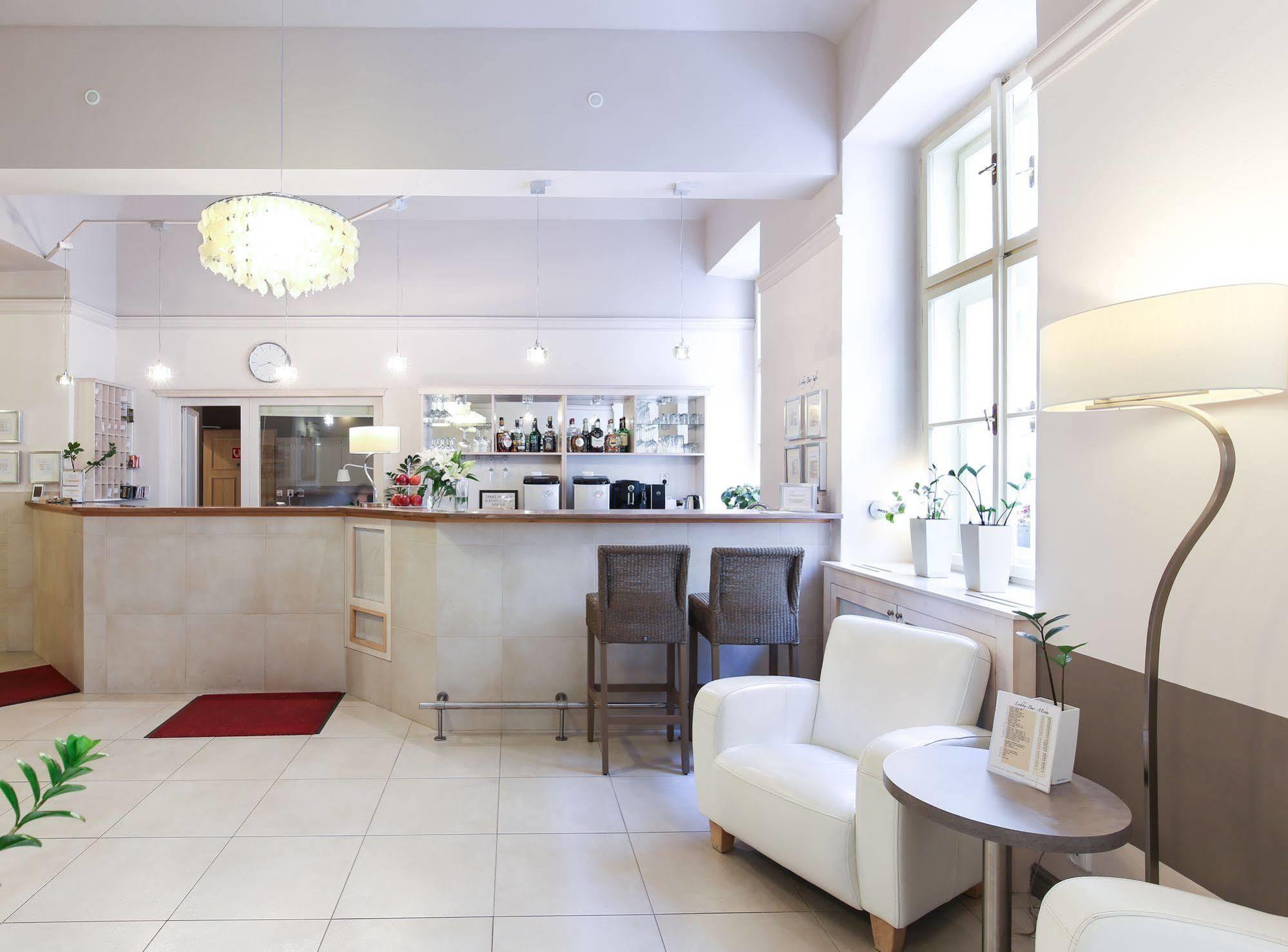 Unitas Hotel Prague Ngoại thất bức ảnh